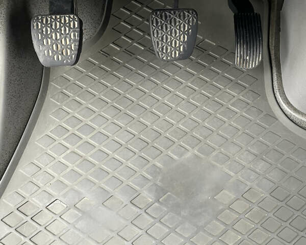 Белый Мерседес Sprinter, объемом двигателя 3 л и пробегом 420 тыс. км за 18600 $, фото 37 на Automoto.ua