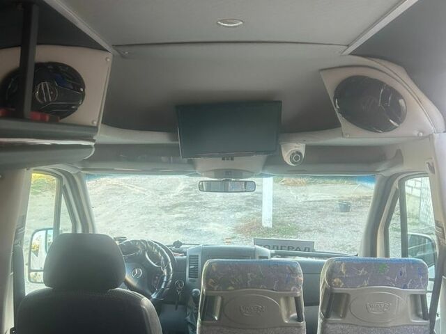 Белый Мерседес Sprinter, объемом двигателя 2.15 л и пробегом 790 тыс. км за 13000 $, фото 2 на Automoto.ua