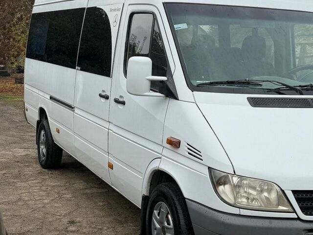 Белый Мерседес Sprinter, объемом двигателя 2.2 л и пробегом 535 тыс. км за 10000 $, фото 8 на Automoto.ua