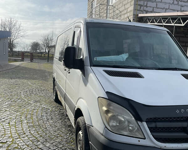 Белый Мерседес Sprinter, объемом двигателя 2.1 л и пробегом 456 тыс. км за 6000 $, фото 1 на Automoto.ua