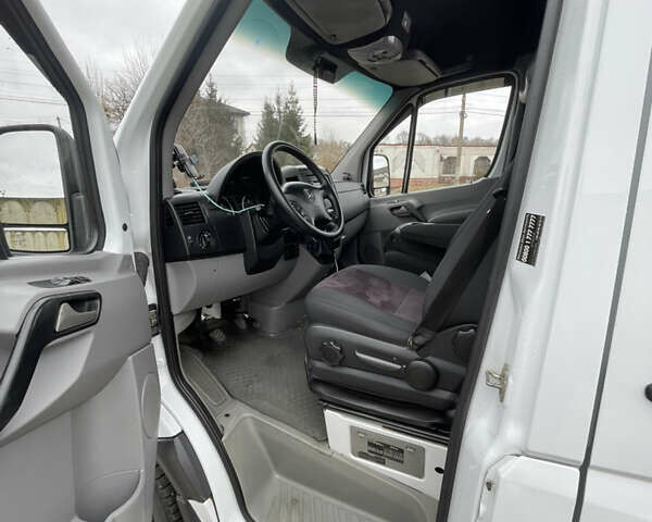 Белый Мерседес Sprinter, объемом двигателя 3 л и пробегом 420 тыс. км за 18600 $, фото 33 на Automoto.ua