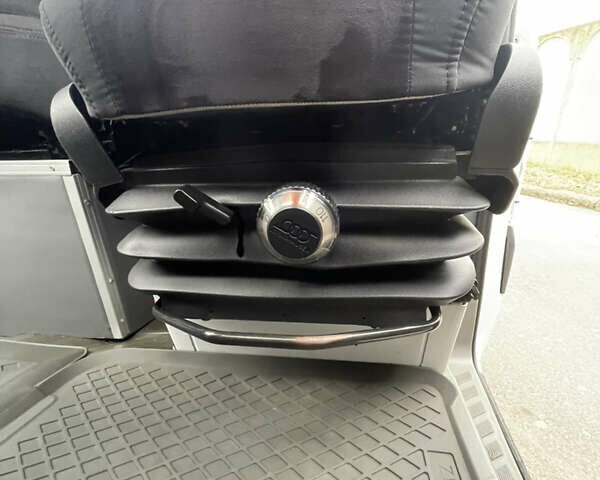 Белый Мерседес Sprinter, объемом двигателя 3 л и пробегом 420 тыс. км за 18600 $, фото 31 на Automoto.ua