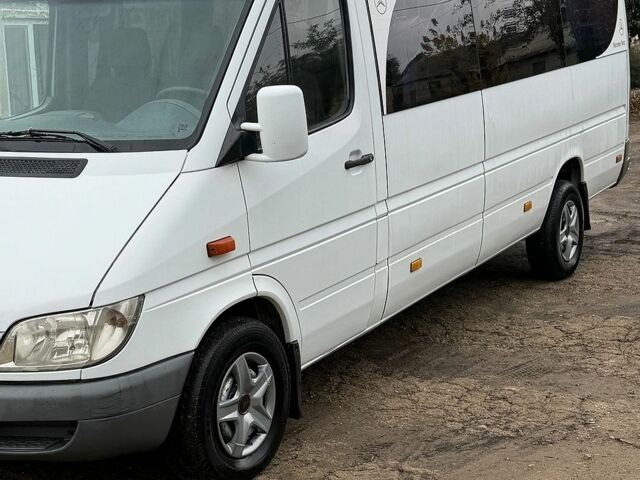 Белый Мерседес Sprinter, объемом двигателя 2.2 л и пробегом 535 тыс. км за 10000 $, фото 6 на Automoto.ua