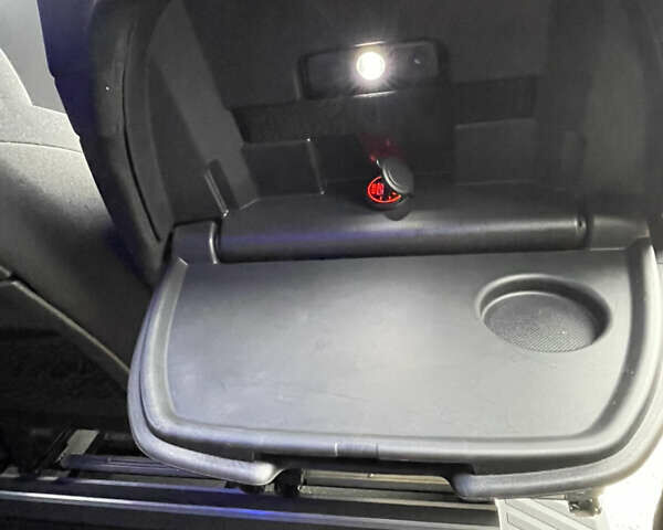 Белый Мерседес Sprinter, объемом двигателя 3 л и пробегом 420 тыс. км за 18600 $, фото 42 на Automoto.ua