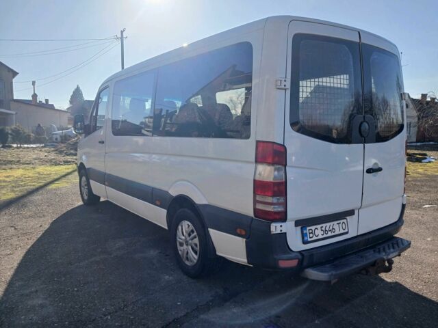 Белый Мерседес Sprinter, объемом двигателя 2.1 л и пробегом 450 тыс. км за 8799 $, фото 2 на Automoto.ua