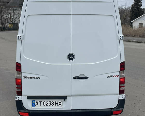 Белый Мерседес Sprinter, объемом двигателя 3 л и пробегом 420 тыс. км за 18600 $, фото 3 на Automoto.ua