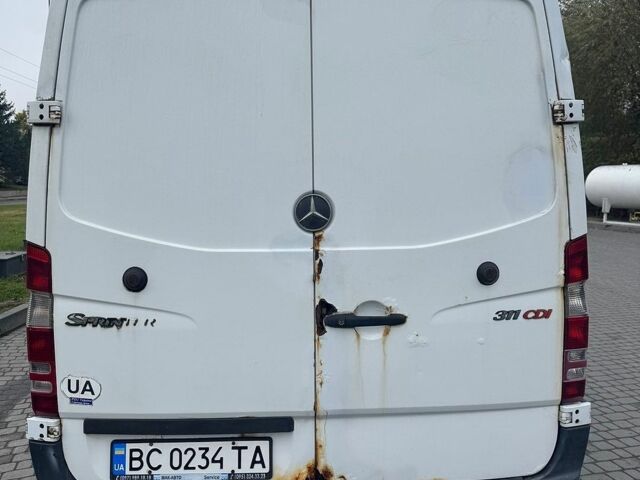 Белый Мерседес Sprinter, объемом двигателя 2.15 л и пробегом 467 тыс. км за 9200 $, фото 9 на Automoto.ua