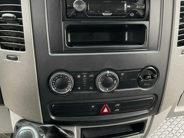 Білий Мерседес Sprinter, об'ємом двигуна 2.1 л та пробігом 380 тис. км за 8000 $, фото 12 на Automoto.ua