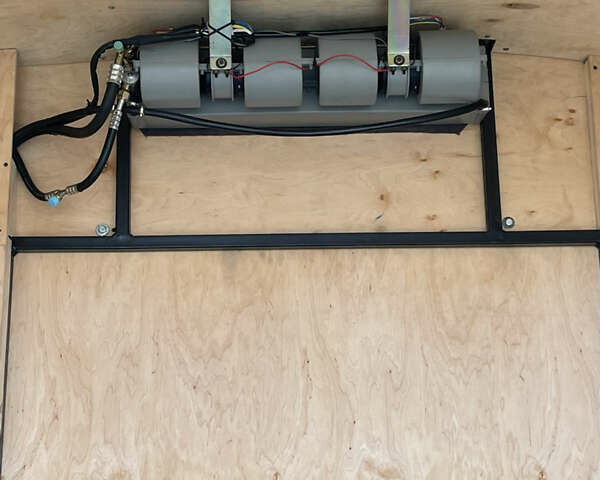 Белый Мерседес Sprinter, объемом двигателя 3 л и пробегом 420 тыс. км за 18600 $, фото 17 на Automoto.ua