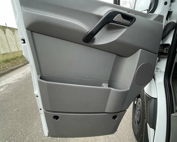 Белый Мерседес Sprinter, объемом двигателя 3 л и пробегом 420 тыс. км за 18600 $, фото 32 на Automoto.ua