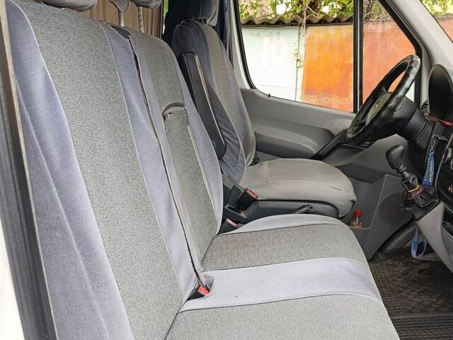 Белый Мерседес Sprinter, объемом двигателя 3 л и пробегом 340 тыс. км за 14500 $, фото 2 на Automoto.ua
