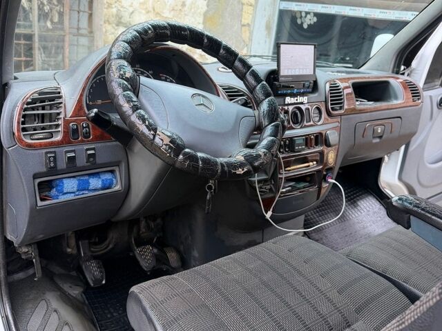 Белый Мерседес Sprinter, объемом двигателя 2.2 л и пробегом 535 тыс. км за 10000 $, фото 3 на Automoto.ua
