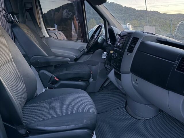 Белый Мерседес Sprinter, объемом двигателя 3 л и пробегом 350 тыс. км за 16940 $, фото 1 на Automoto.ua