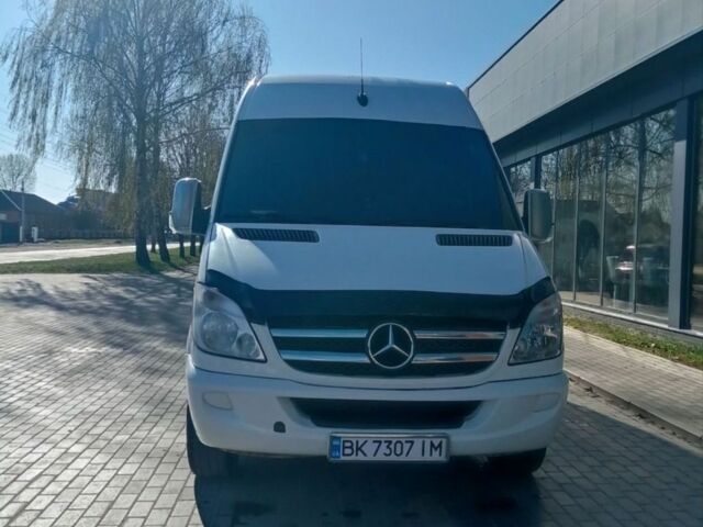 Белый Мерседес Sprinter, объемом двигателя 2.2 л и пробегом 463 тыс. км за 10700 $, фото 3 на Automoto.ua