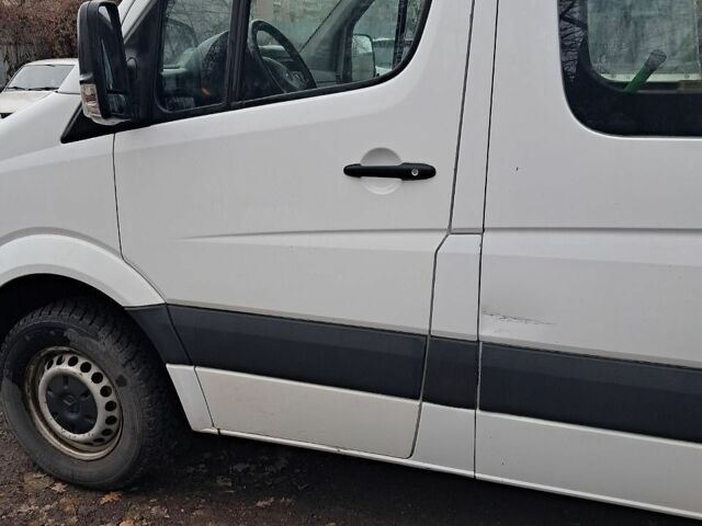 Белый Мерседес Sprinter, объемом двигателя 2.15 л и пробегом 300 тыс. км за 9000 $, фото 5 на Automoto.ua