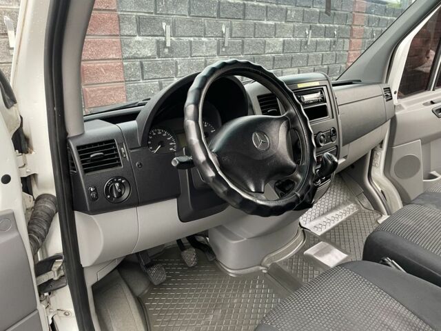 Білий Мерседес Sprinter, об'ємом двигуна 2.1 л та пробігом 380 тис. км за 8000 $, фото 14 на Automoto.ua
