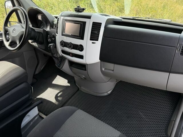 Белый Мерседес Sprinter, объемом двигателя 3 л и пробегом 235 тыс. км за 13900 $, фото 11 на Automoto.ua