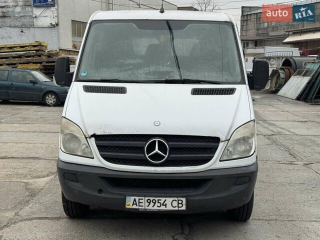 Белый Мерседес Sprinter, объемом двигателя 2.15 л и пробегом 286 тыс. км за 6999 $, фото 3 на Automoto.ua
