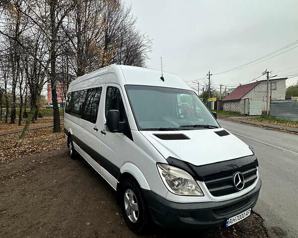 Белый Мерседес Sprinter, объемом двигателя 2.15 л и пробегом 414 тыс. км за 21500 $, фото 5 на Automoto.ua