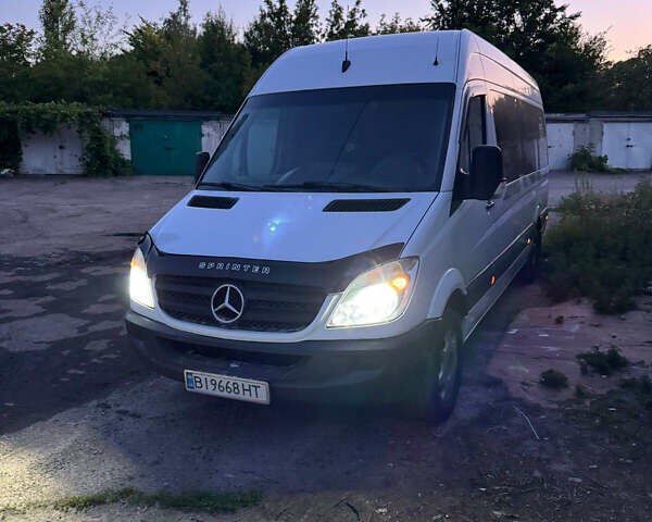 Белый Мерседес Sprinter, объемом двигателя 2.15 л и пробегом 300 тыс. км за 23516 $, фото 1 на Automoto.ua