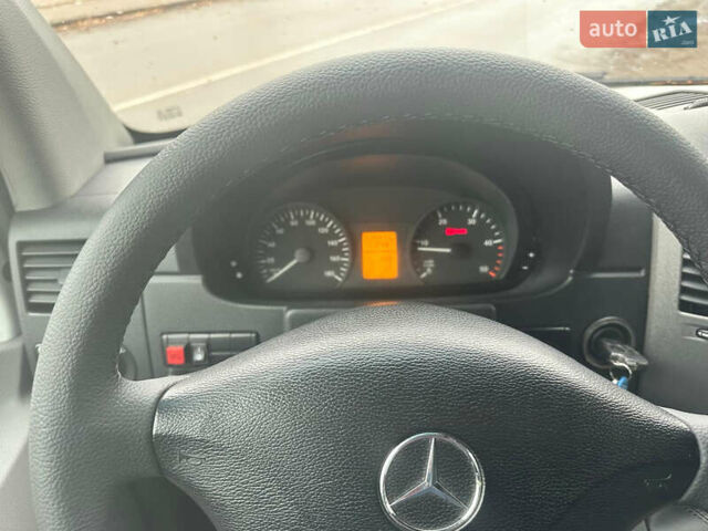Белый Мерседес Sprinter, объемом двигателя 2.15 л и пробегом 414 тыс. км за 21500 $, фото 12 на Automoto.ua