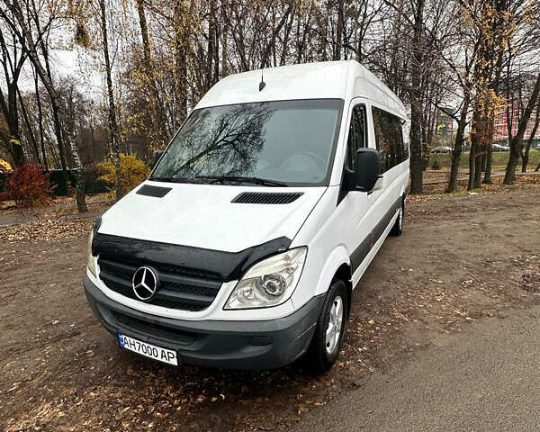 Белый Мерседес Sprinter, объемом двигателя 2.15 л и пробегом 414 тыс. км за 21500 $, фото 2 на Automoto.ua
