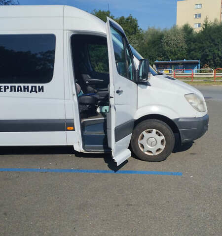 Белый Мерседес Sprinter, объемом двигателя 2.15 л и пробегом 300 тыс. км за 23516 $, фото 3 на Automoto.ua
