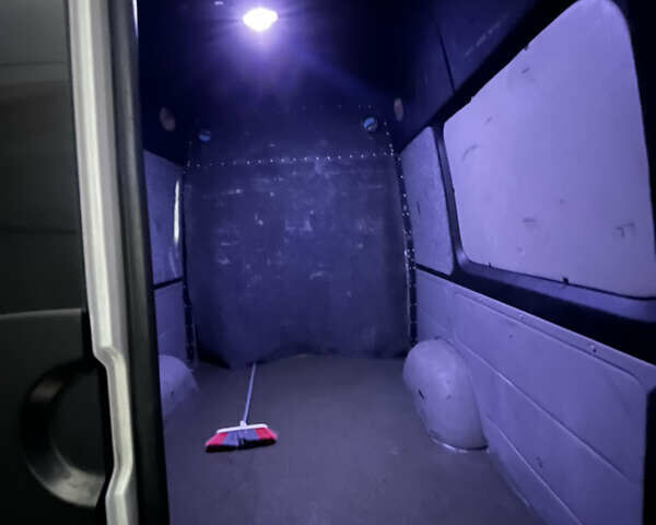 Белый Мерседес Sprinter, объемом двигателя 2.15 л и пробегом 888 тыс. км за 15000 $, фото 9 на Automoto.ua