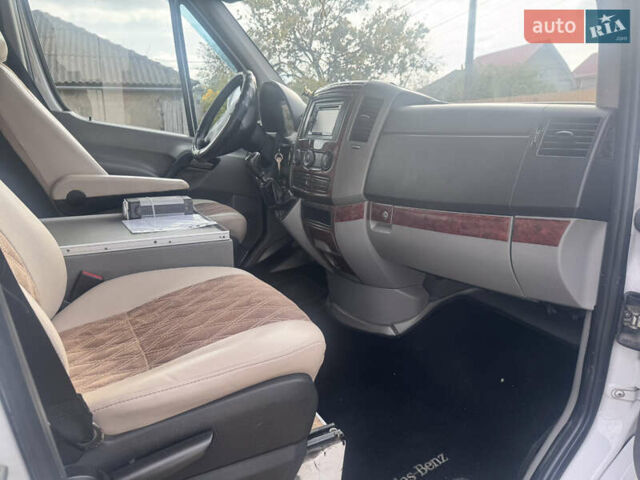 Белый Мерседес Sprinter, объемом двигателя 2.14 л и пробегом 800 тыс. км за 15800 $, фото 1 на Automoto.ua