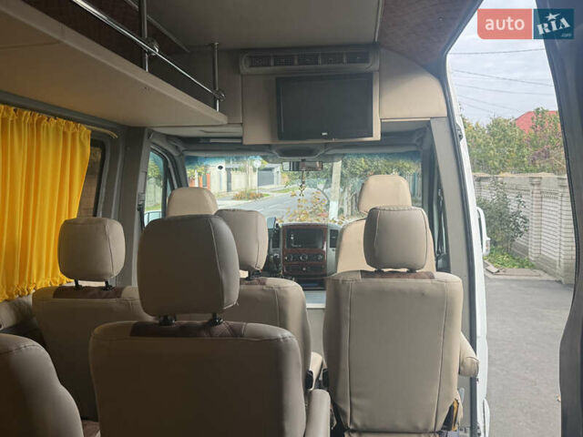 Белый Мерседес Sprinter, объемом двигателя 2.14 л и пробегом 800 тыс. км за 15800 $, фото 4 на Automoto.ua