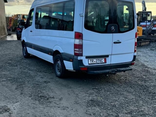 Белый Мерседес Sprinter, объемом двигателя 2.2 л и пробегом 390 тыс. км за 16501 $, фото 2 на Automoto.ua