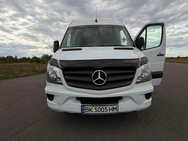 Белый Мерседес Sprinter, объемом двигателя 2.2 л и пробегом 770 тыс. км за 18000 $, фото 3 на Automoto.ua