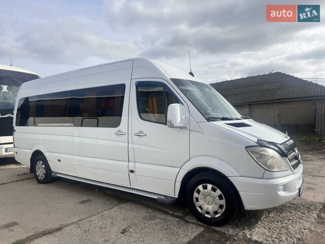 Белый Мерседес Sprinter, объемом двигателя 2.14 л и пробегом 800 тыс. км за 15800 $, фото 3 на Automoto.ua