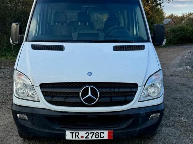 Белый Мерседес Sprinter, объемом двигателя 2.2 л и пробегом 390 тыс. км за 16501 $, фото 1 на Automoto.ua