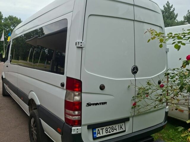Белый Мерседес Sprinter, объемом двигателя 3 л и пробегом 430 тыс. км за 29142 $, фото 1 на Automoto.ua