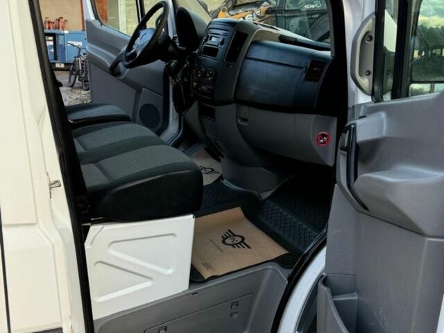 Белый Мерседес Sprinter, объемом двигателя 2.2 л и пробегом 390 тыс. км за 16501 $, фото 6 на Automoto.ua