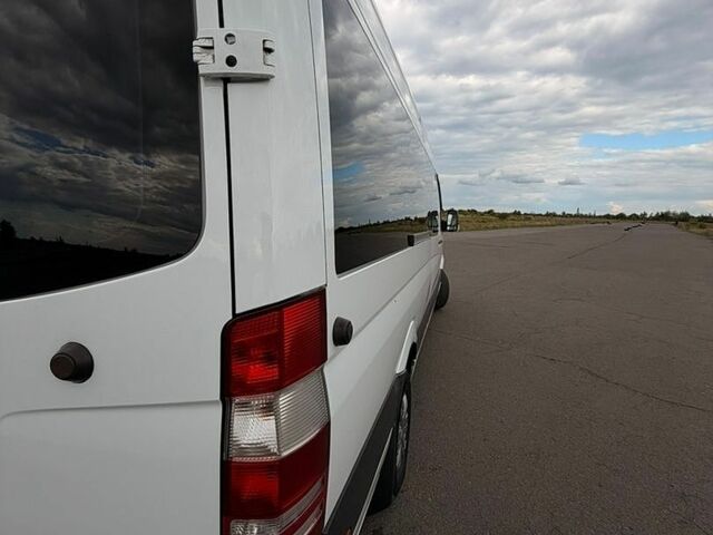 Белый Мерседес Sprinter, объемом двигателя 2.2 л и пробегом 770 тыс. км за 18000 $, фото 8 на Automoto.ua