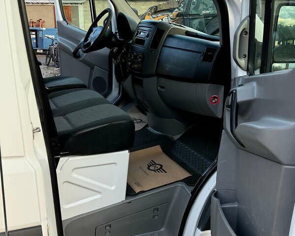 Білий Мерседес Sprinter, об'ємом двигуна 2.15 л та пробігом 390 тис. км за 14200 $, фото 14 на Automoto.ua
