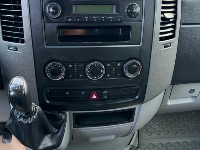 Белый Мерседес Sprinter, объемом двигателя 2.2 л и пробегом 390 тыс. км за 16501 $, фото 5 на Automoto.ua