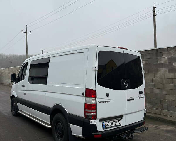 Белый Мерседес Sprinter, объемом двигателя 2.99 л и пробегом 240 тыс. км за 20000 $, фото 5 на Automoto.ua