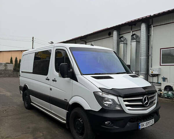 Белый Мерседес Sprinter, объемом двигателя 2.99 л и пробегом 240 тыс. км за 20000 $, фото 3 на Automoto.ua