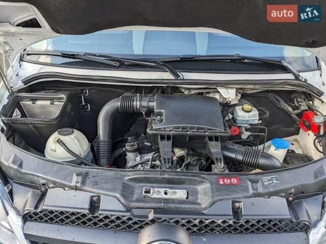 Белый Мерседес Sprinter, объемом двигателя 2.15 л и пробегом 370 тыс. км за 15000 $, фото 13 на Automoto.ua