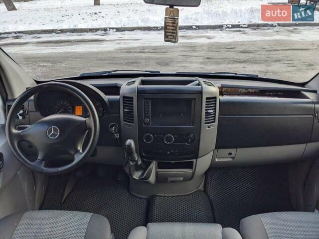 Белый Мерседес Sprinter, объемом двигателя 2.15 л и пробегом 370 тыс. км за 15000 $, фото 12 на Automoto.ua