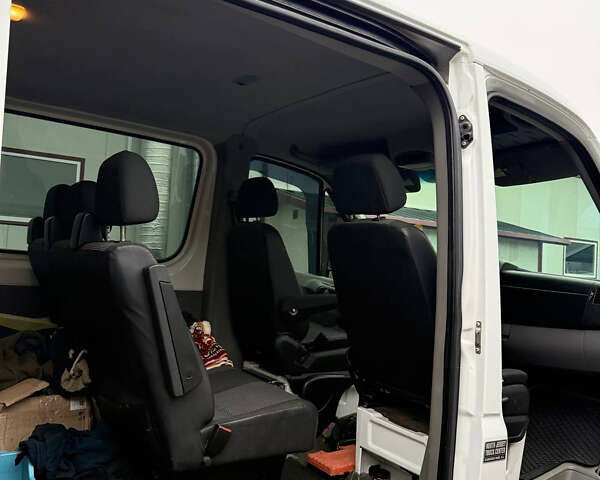 Белый Мерседес Sprinter, объемом двигателя 2.99 л и пробегом 240 тыс. км за 20000 $, фото 10 на Automoto.ua