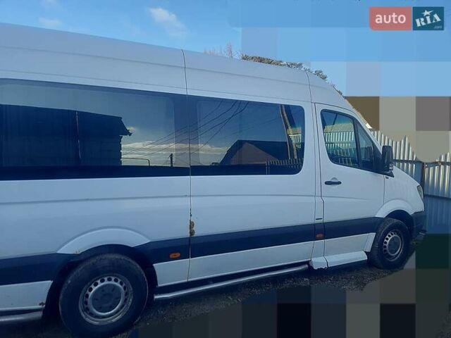 Белый Мерседес Sprinter, объемом двигателя 2.2 л и пробегом 397 тыс. км за 13000 $, фото 3 на Automoto.ua