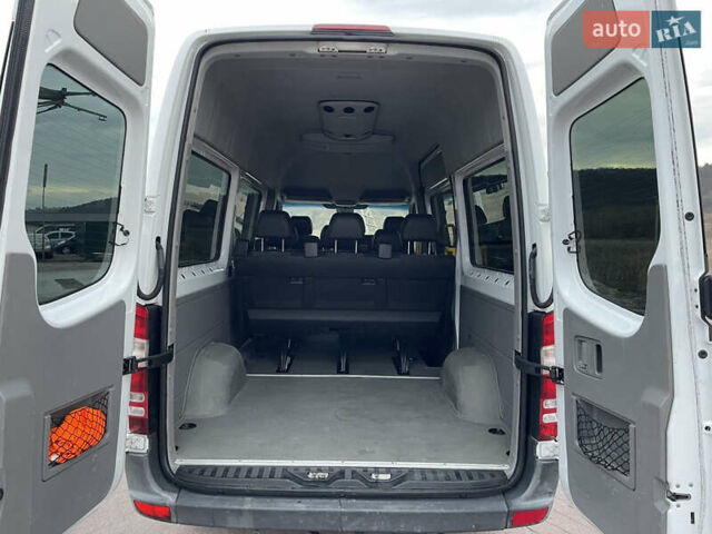 Белый Мерседес Sprinter, объемом двигателя 2.14 л и пробегом 315 тыс. км за 17999 $, фото 2 на Automoto.ua