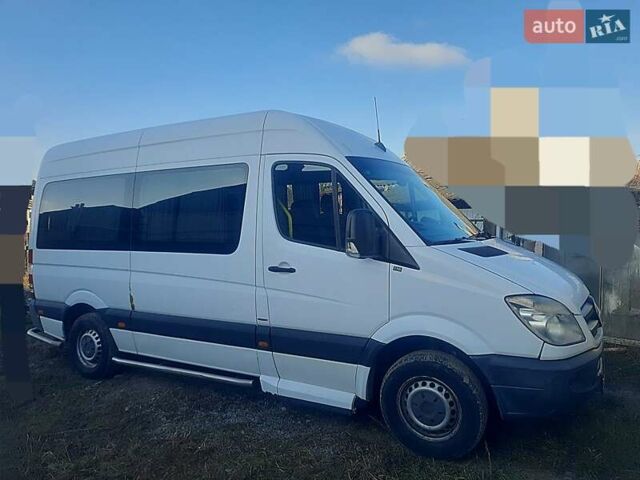 Белый Мерседес Sprinter, объемом двигателя 2.2 л и пробегом 397 тыс. км за 13000 $, фото 2 на Automoto.ua