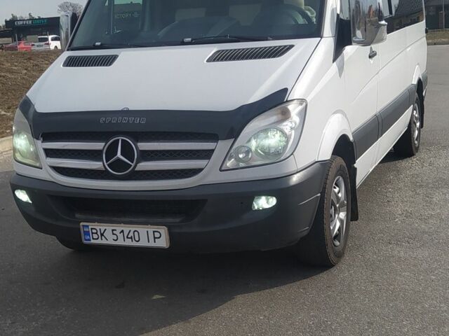Белый Мерседес Sprinter, объемом двигателя 2.1 л и пробегом 438 тыс. км за 15499 $, фото 3 на Automoto.ua