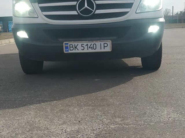 Белый Мерседес Sprinter, объемом двигателя 2.1 л и пробегом 438 тыс. км за 15499 $, фото 1 на Automoto.ua
