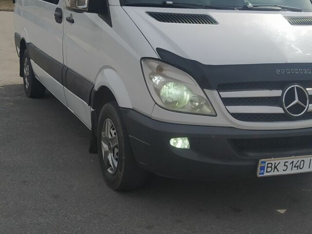 Белый Мерседес Sprinter, объемом двигателя 2.1 л и пробегом 438 тыс. км за 15499 $, фото 5 на Automoto.ua